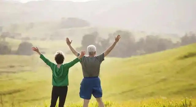 曾经的夕阳红老年旅游团,如今已经升级成为老年人旅居团了,随着当代