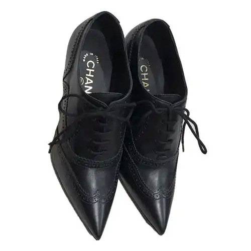 chanel 香奈儿 女士 尖头高跟系带皮鞋手工雕花装饰 bn 黑色系 欧码