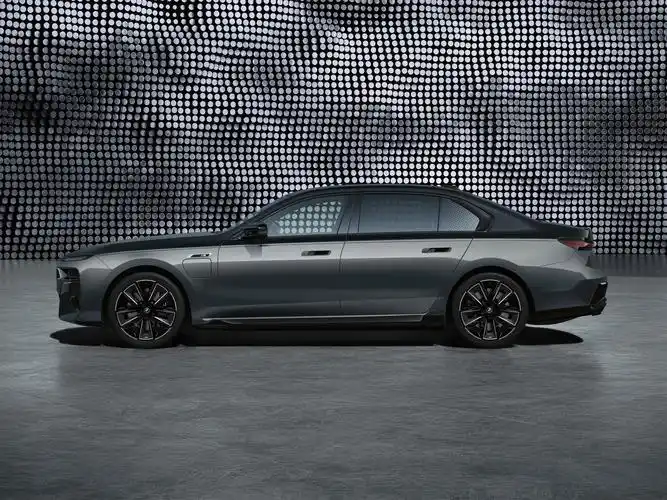 告别v12发动机 全新宝马m760le将于上海车展亮相 搭载插混系统