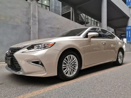 大连2017年06月雷克萨斯es2015款200精英版香槟色自动档