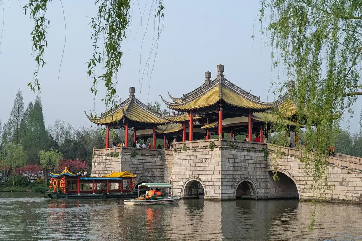 2024旅游指南#   扬州是中国历史文化名城之一,拥有丰富的旅游资源.