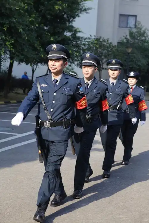 威龙保安·小区监控巡逻 - 员工风貌 - 威龙安保