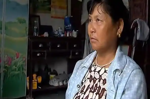 "面对年迈父亲的苦口婆心,37岁的高材生博士李明亮却浑不在意:"你们就