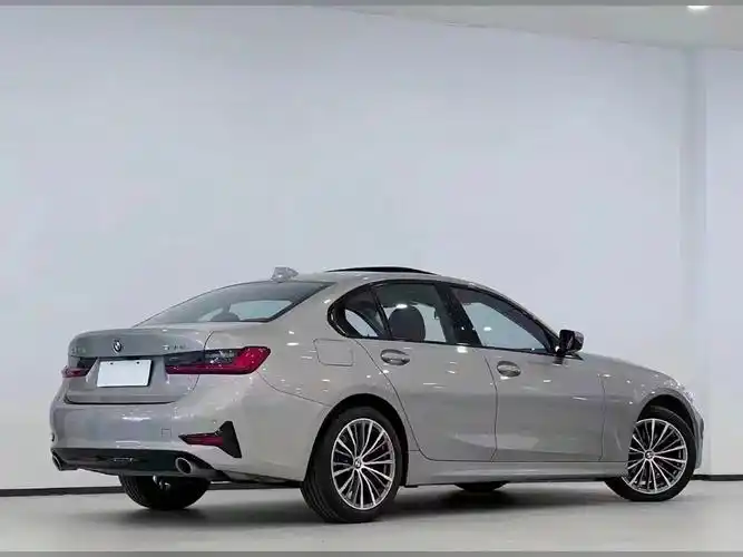宝马 3系2021款 320i 2.0t 运动套装0.4万公里,原版原漆