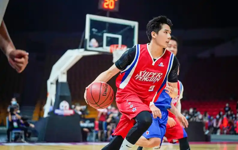 王安宇太可了 如果他是漫画里走出来的人…………_高清图集_新浪网