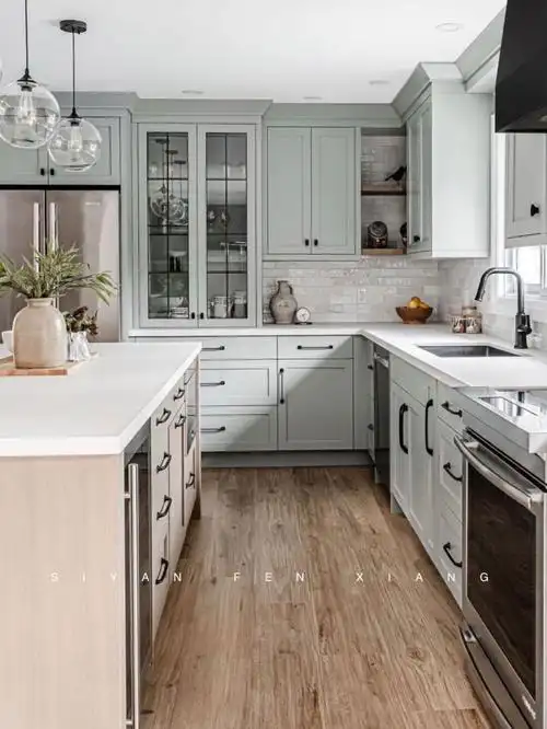 清新优雅的灰绿色厨房炎炎夏日也很清凉