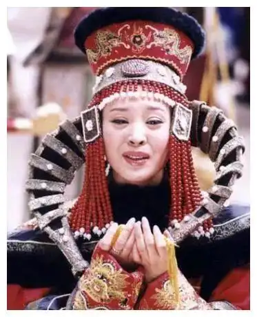 朱艺丹饰演索尼朱艺丹是国家一级演员,塑造了张作霖,吕老寿,诺基老人