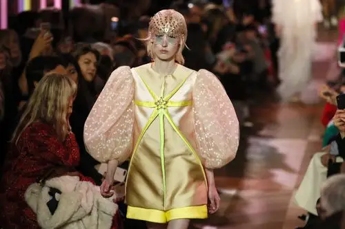 夏帕瑞丽品牌巴黎时装秀(1)