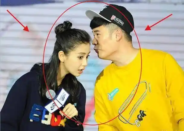 杨颖陈赫玩游戏照秒变"卸妆晚会",路人关掉美颜后,31岁太真实