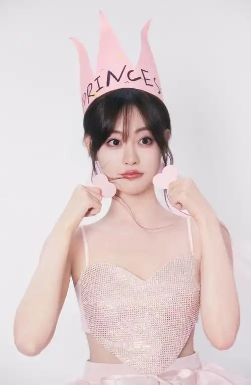 祝绪丹生日照粉色公主裙可爱芭比上线