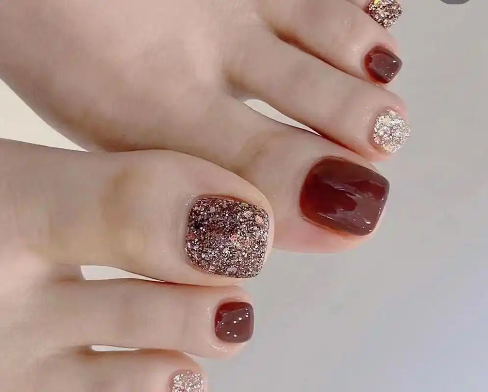 显白美甲 脚|||爆闪碎钻胶 显白酒红[期待]
