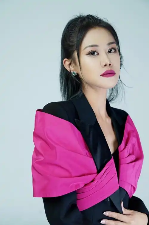 酒吧驻唱一晚40首唱到声带破裂梦然的十年辛酸让多少人脸红