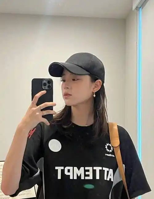 欧阳娜娜晒海外留学照, 穿绿色抹胸健身状态佳|吴磊|短发|香肩|露脐装