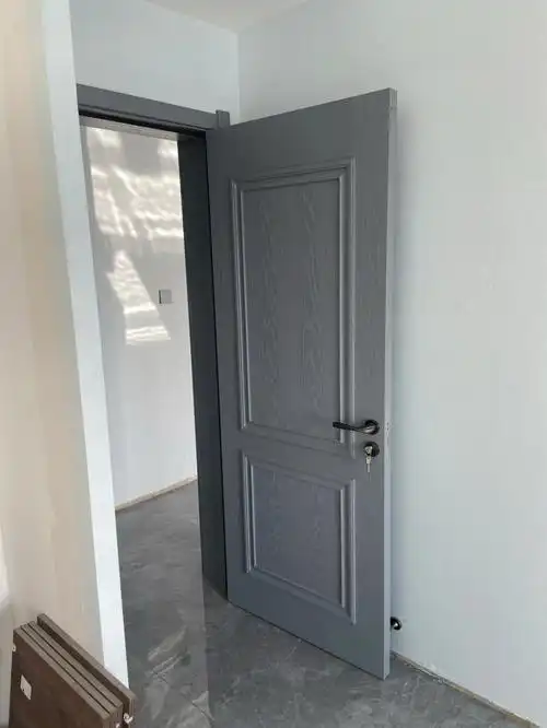 高级灰开放木门