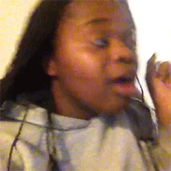 黑人做鬼脸手指龇牙gif动图_动态图_表情包下载_soogif