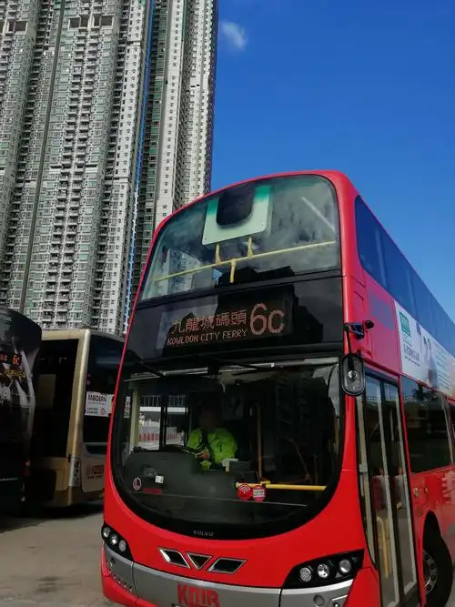 香港的公交车(巴士)大多是双层.