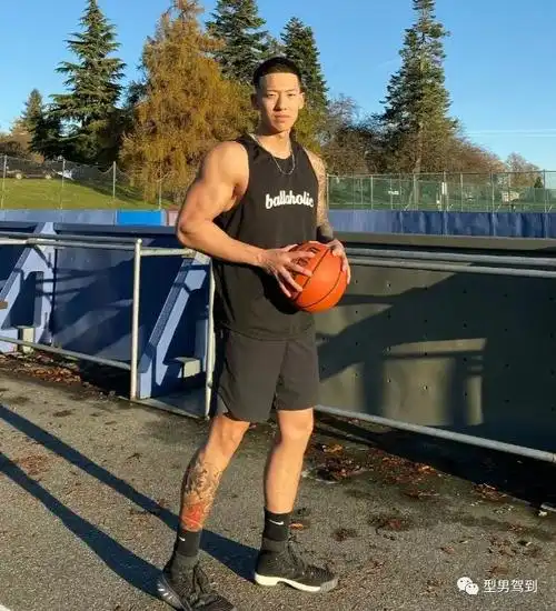 196cm大鼻子篮球男,肌肉纹身让小姐姐们不淡定了