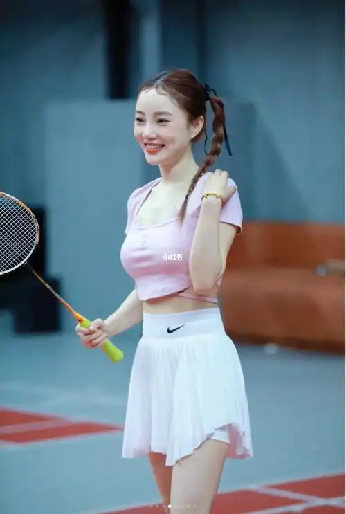 被曝与贾乃亮复合,李小璐晒照难掩好心情,笑容甜美温柔如初恋