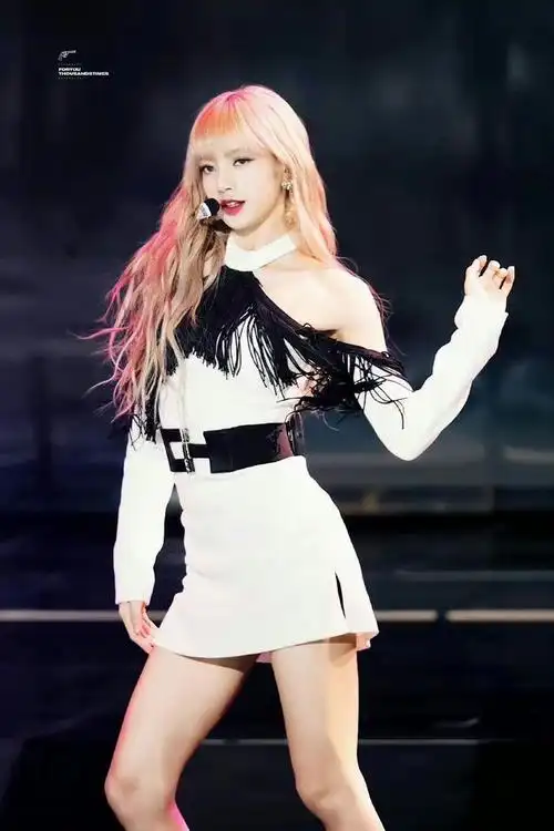 今日科切拉舞台上的lisa,真的是太绝了吧!