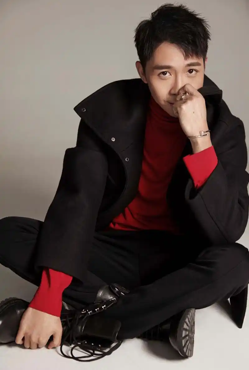 俞灏明最新成熟儒雅杂志写真图片