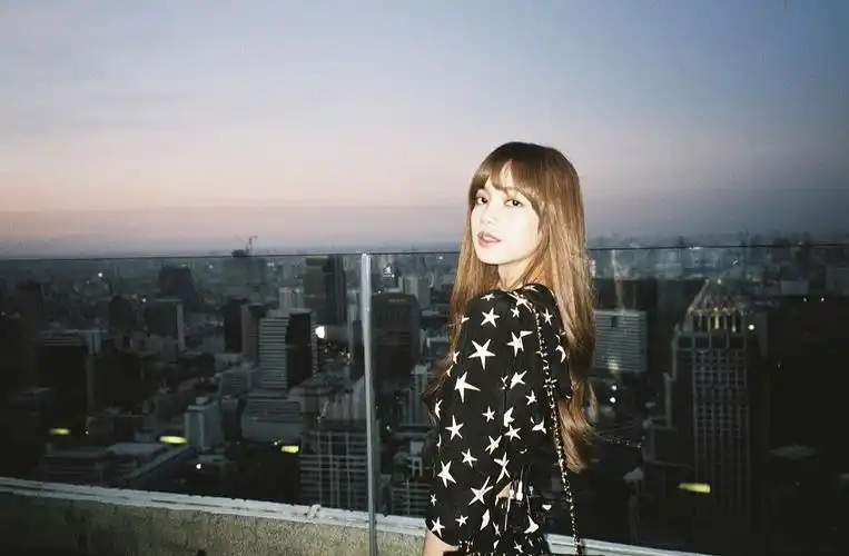 blackpink lisa - 堆糖,美图壁纸兴趣社区