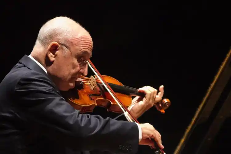 wch2012092101 - 阿卡多小提琴独奏音乐会 - 西游路上的枪响 - 图虫