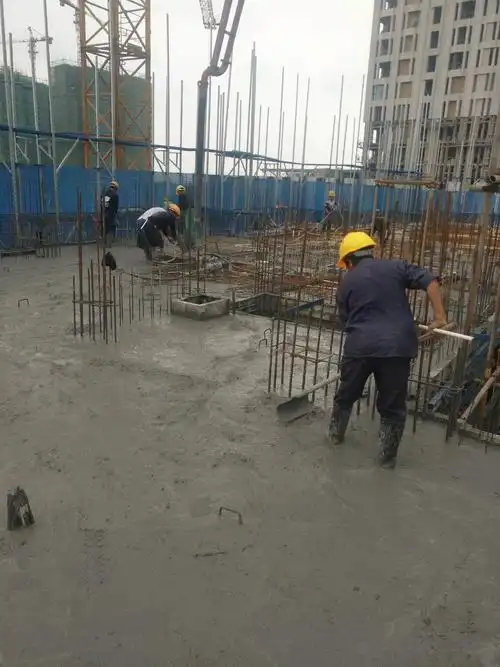 1号楼五层楼面浇砼