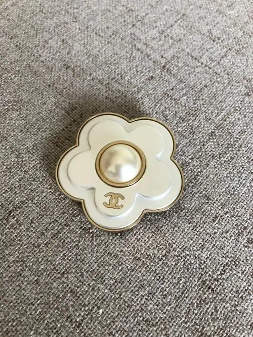 chanel山茶花树脂珍珠胸针