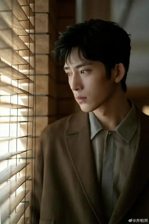 井柏然生图状态太好和精修图完全没差别