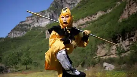 86版西游记经费紧张,孙悟空偷吃蟠桃为何吃一口就扔?实属无奈