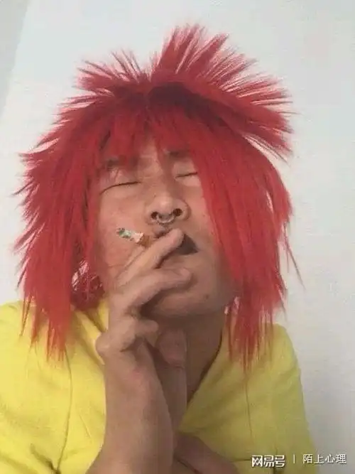 17岁杀马特难以承受的帅身边的15岁男生也被吸引