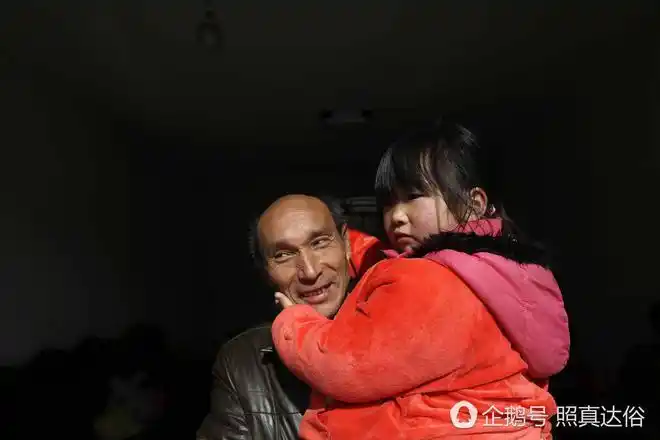 " 主要是儿子心思好,知道公司年底事多(订单多),外省的同事都想回家