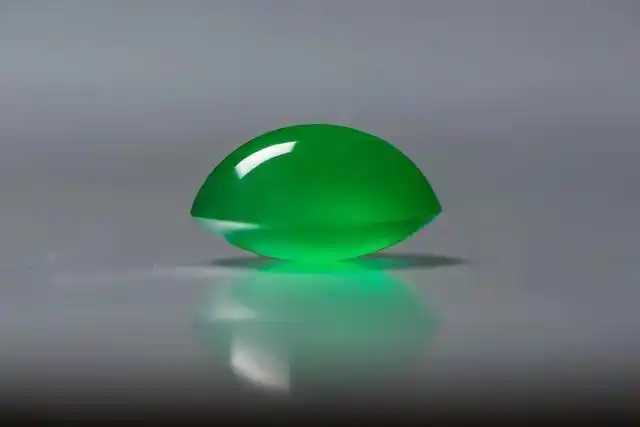 翡翠的祖母绿是什么颜色,祖母绿翡翠需要具备以下几种特征