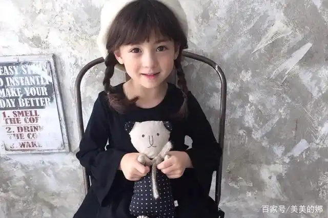 "最小眼睛"宝宝走红,眼睛比黄豆还小,连李荣浩也要甘拜下风