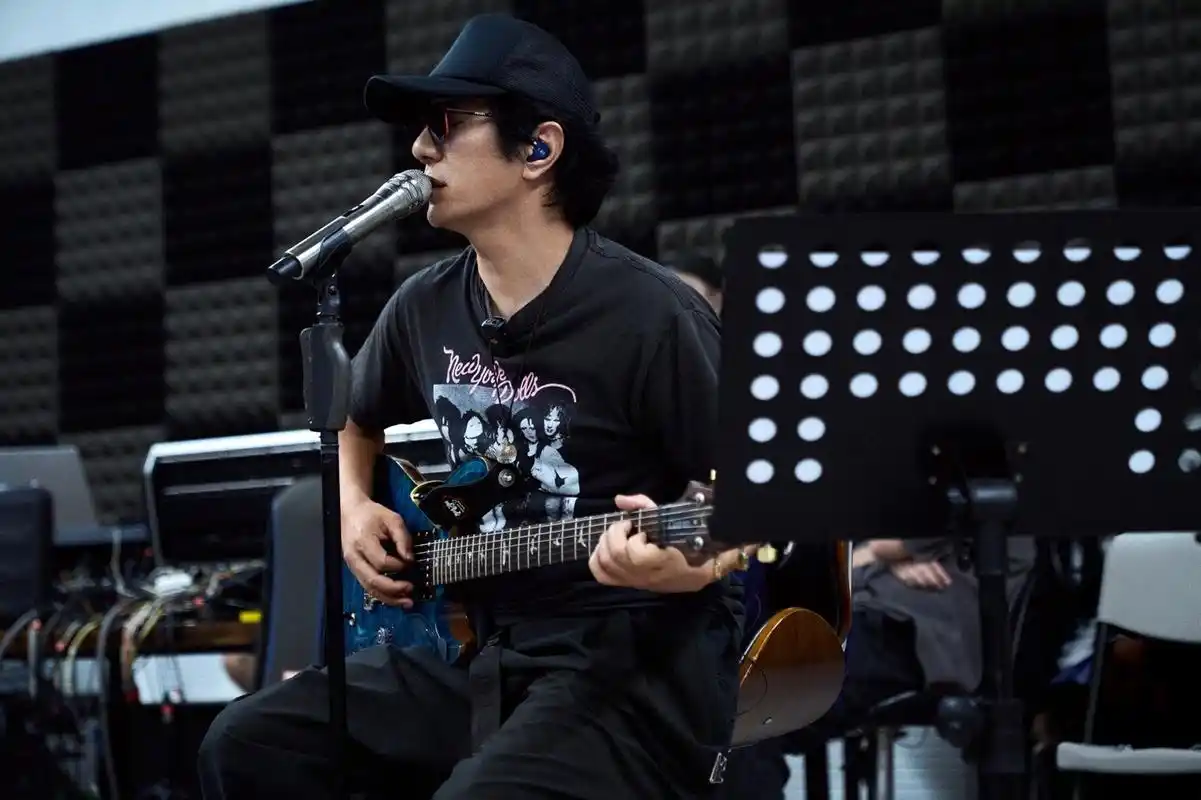 郑钧##郑钧2023热爱全国巡回演唱会# 彩排火热进行中,明天见