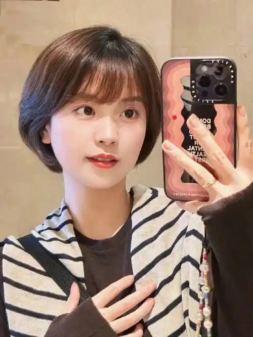 知性时尚真耐看——露耳波波头,短发新风尚