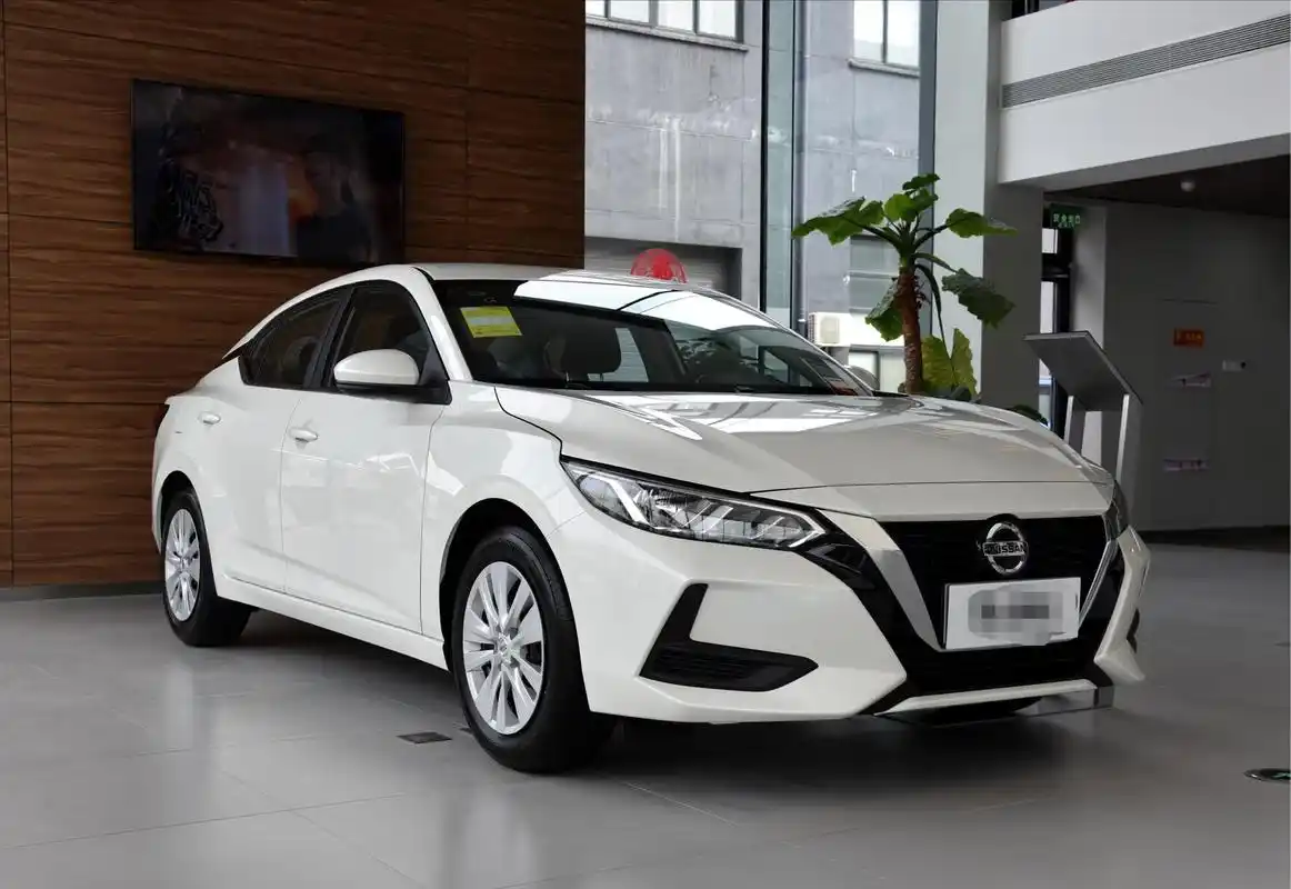 2021款日产轩逸到店,11.9万起,油耗6升,比卡罗拉宽裕