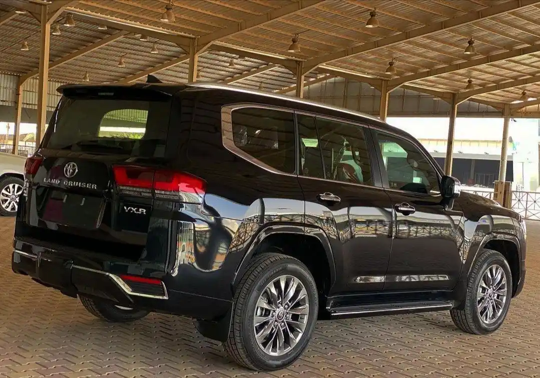 丰田越野suv中的王者大七座35t四驱越野比揽胜还霸气