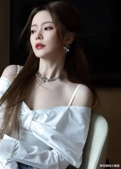 陈卓璇:春光乍泄!_歌声_碰撞_丹宁