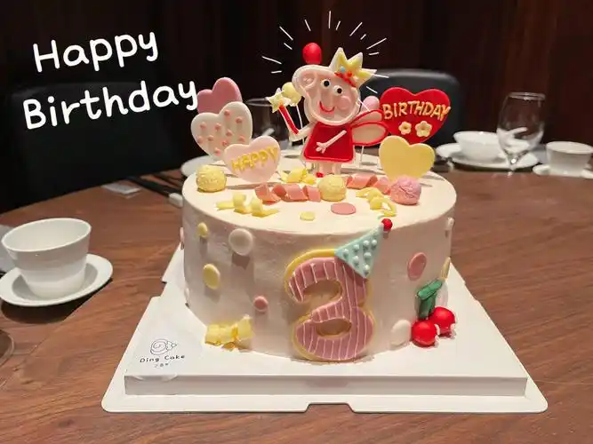 西瓜瓜心满意足的小猪佩奇生日蛋糕