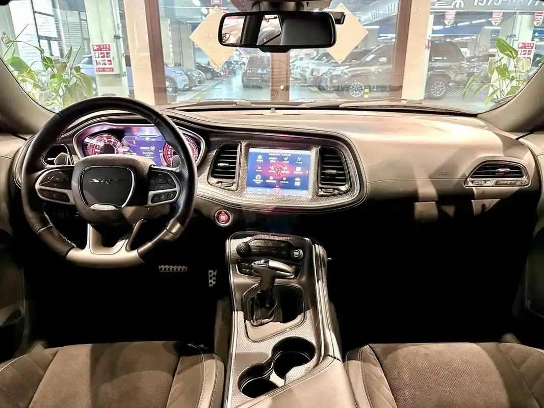 98全新道奇挑战者地狱猫srt宽体版,大满配,新车落地170万  ,现仅需