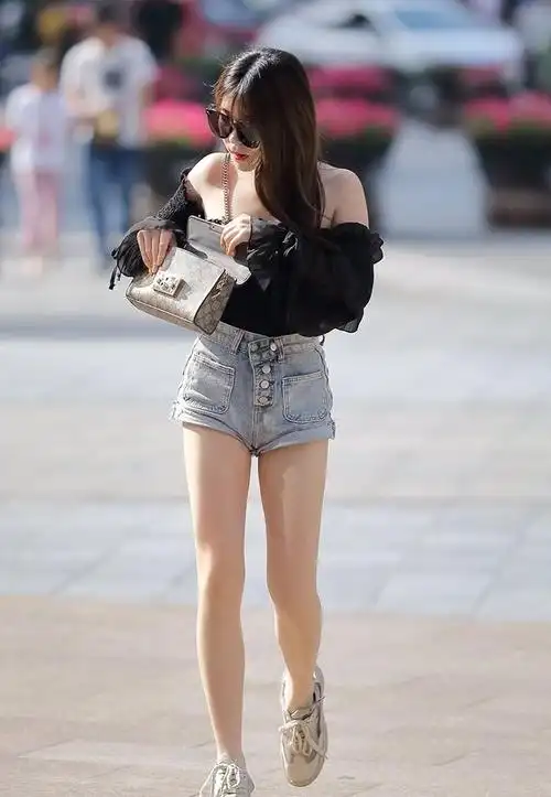 "女生什么样的腿才叫好看的腿?"你认为哪种才是最有气质的呢!