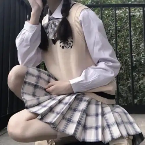 jk洛丽塔头像往心里装一些阳光和花海再多装一些少女心