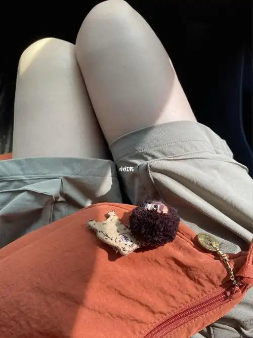 这腿,就找到这个角度还可以看,哈哈哈