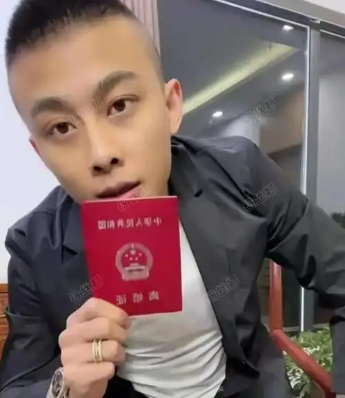 洋洋洋首次晒出和柚子君离婚证仙洋出狱后回归直播无望