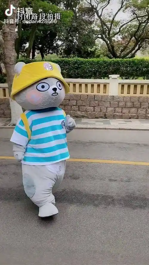 让我来拥抱你融化你呀张大胆开心熊治愈可爱