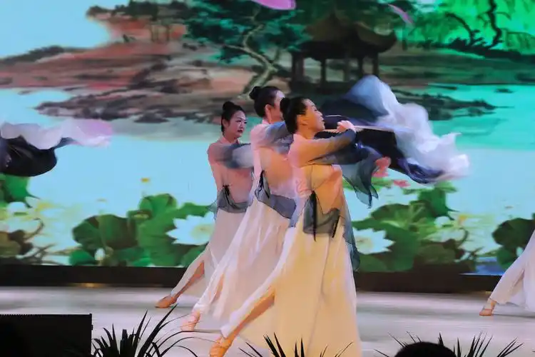 水墨兰亭一组优美的舞蹈慢门摄影