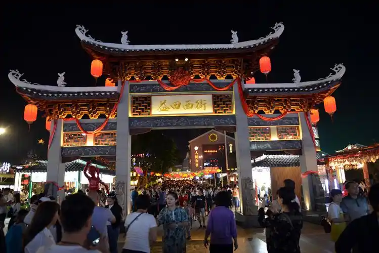 广西·阳朔西街〕夜景太美让人忘记了回家