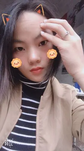 小艳艳的成长经历