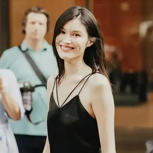 18年前她砸金蛋维持生计今成国际超模